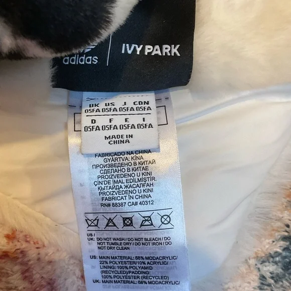 adidas x IVY PARK Unisex Faux Fur Scarf in White/Black - Picture 4 of 7